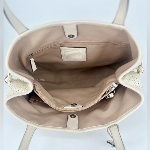 Coach style F21938 - Picture 7 of 10